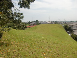 愛宕山古墳後円部より