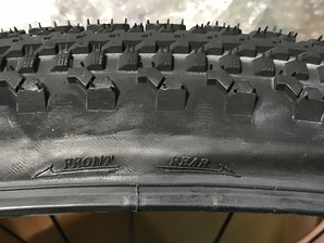 前後トレッドが逆