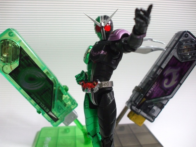 バンダイ S.H.F 仮面ライダーW サイクロンジョーカー レビュー : きん