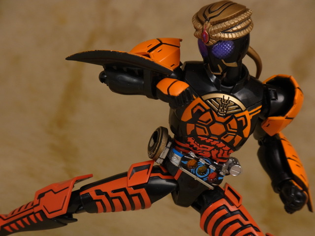 Amazon.co.jp: S.H.フィギュアーツ 仮面ライダーオーズ