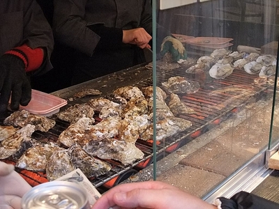 【坂井観光物産店】カキ焼きまくってました!