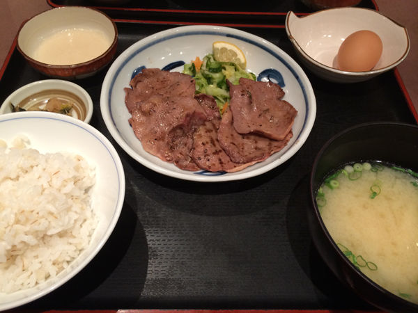 うまや 牛たんとろろ定食1