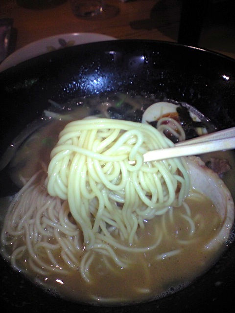 とん3