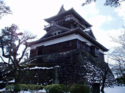 maruoka-castle-japan-mist-castle