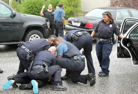 Police-arrest-student-Cleveland-South-High1