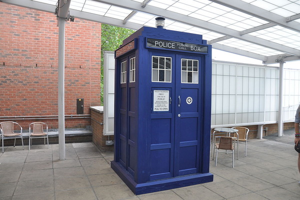 1200px-Tardis_BBC_Television_Center