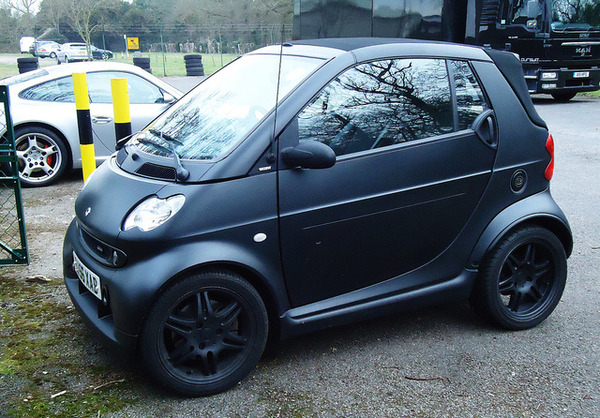 Justin-Bieber-Murdered-Out-Smart-Car1