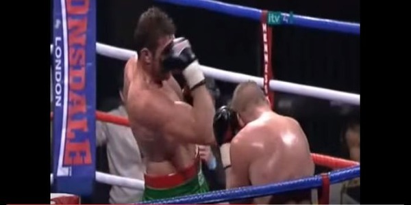 Tyson-fury-Boxer-punch-his-face