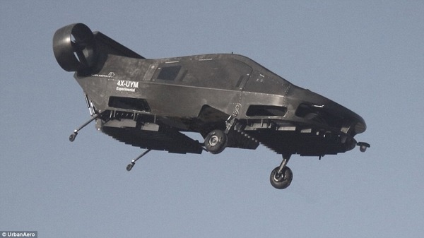 3B24BA9C00000578-4010532-A_flying_ambulance_