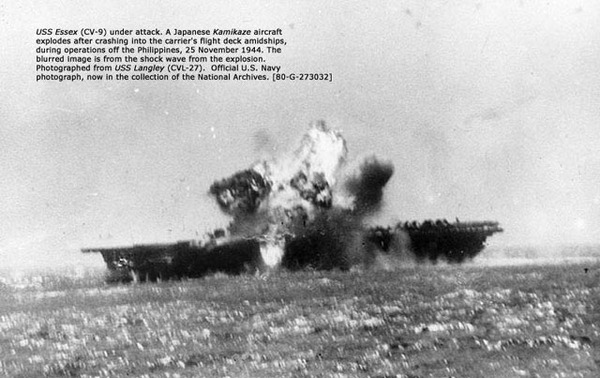 essex1944kamikaze