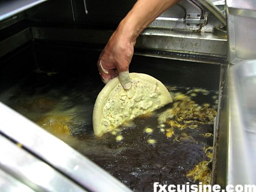 scottish-deep-fried-pizza-03-500