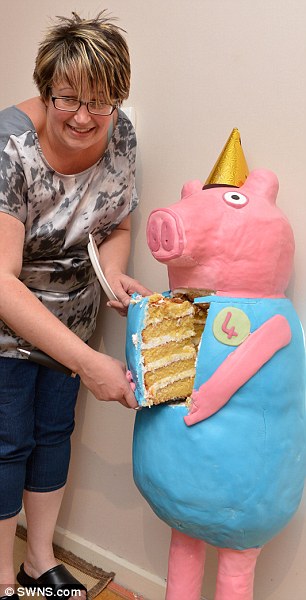 article-2655005-1EA8FC2E00000578-529_306x600