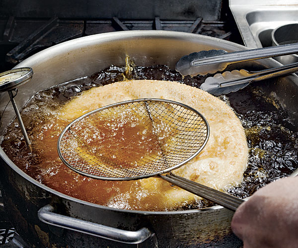 051129074-02-how-to-make-fried-pizza_xlg