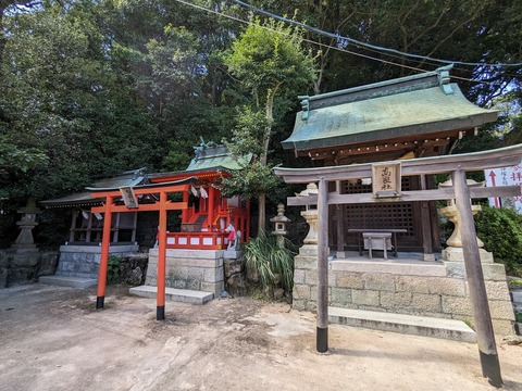 高良社と稲荷社