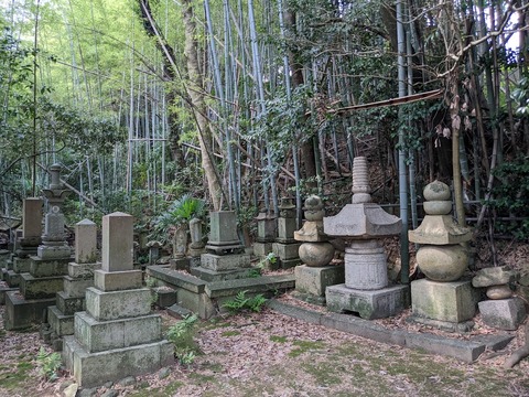宝塔と五輪塔
