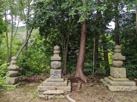 三基の宝篋印塔