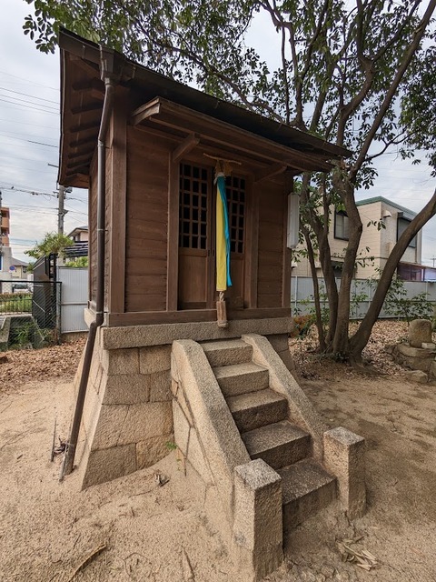 本殿裏の神社