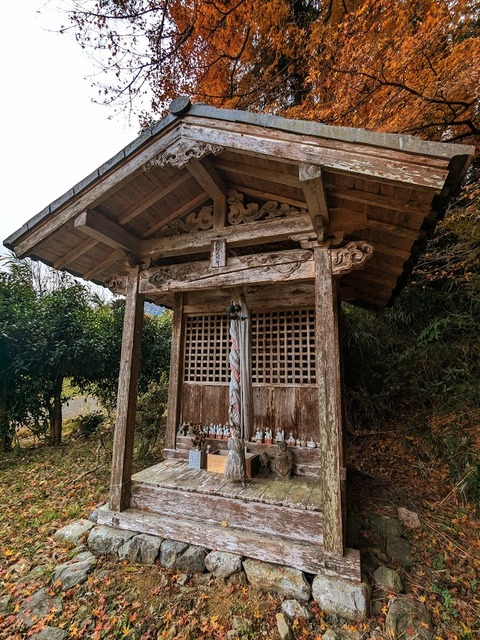 06.赤鳥居と神社3
