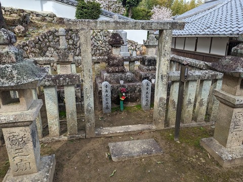 美女丸と幸寿丸の墓