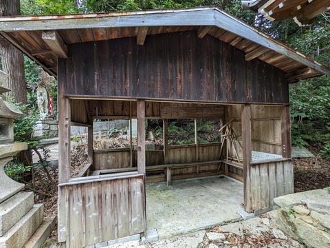五社宮の横の建物