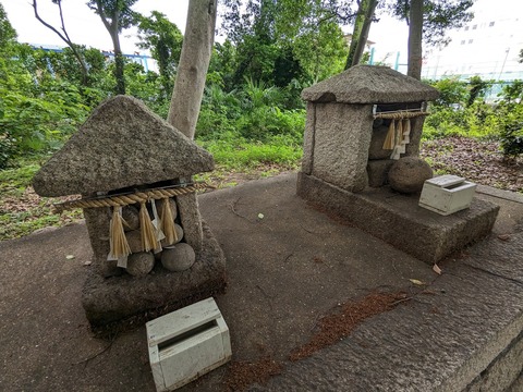 石の祠