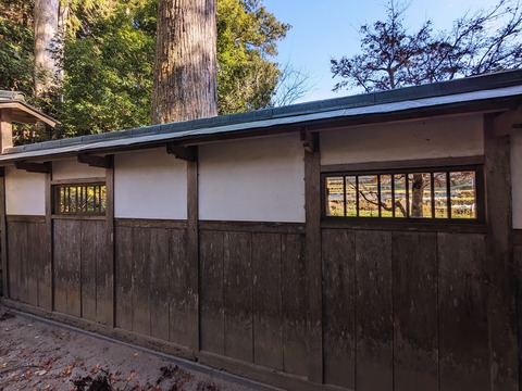 16.右手の塀