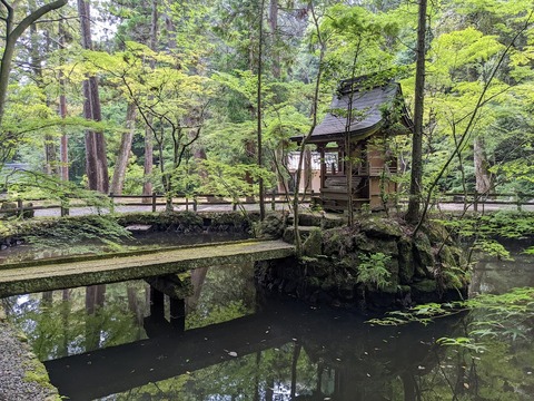 宝生池と弁天