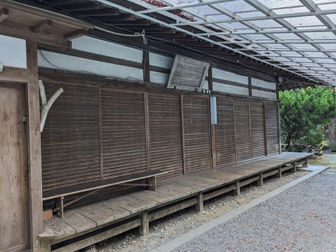 31.本堂東の建物