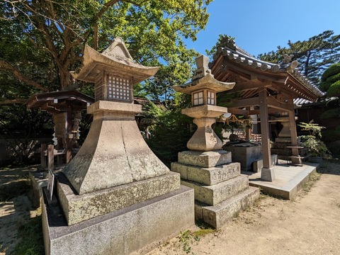 灯篭と手水舎