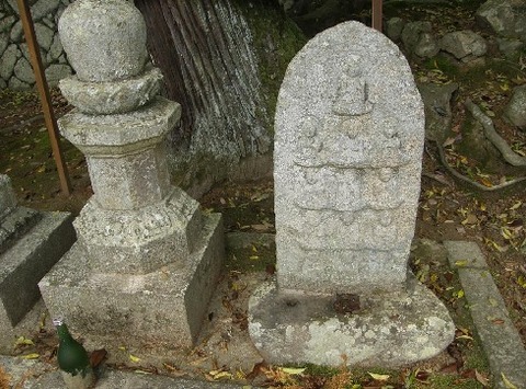 小童寺十三石仏碑