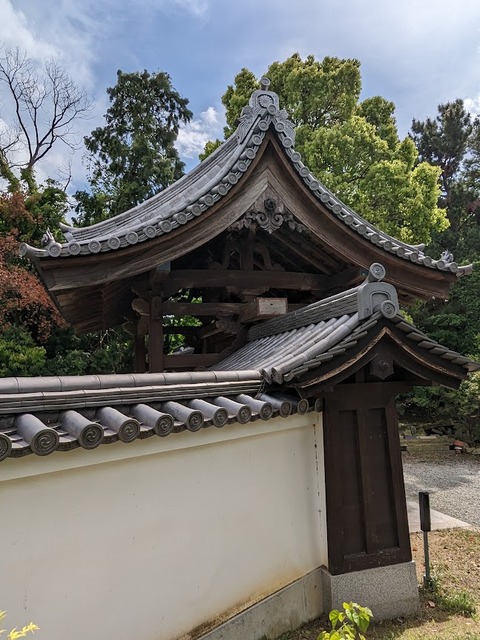 宝物館そば