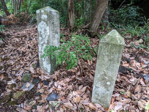 石塔2基
