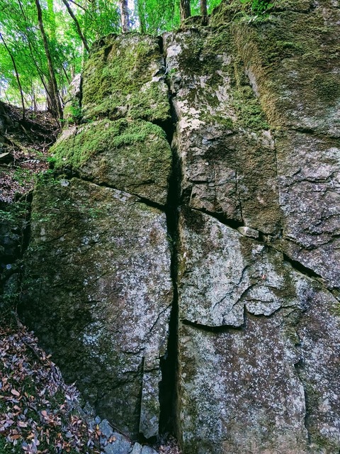 09.巨岩