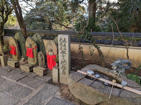 霊明殿前