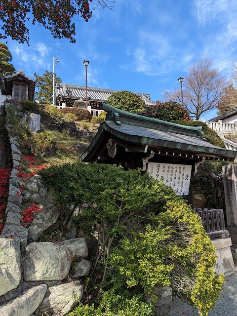 石段の左