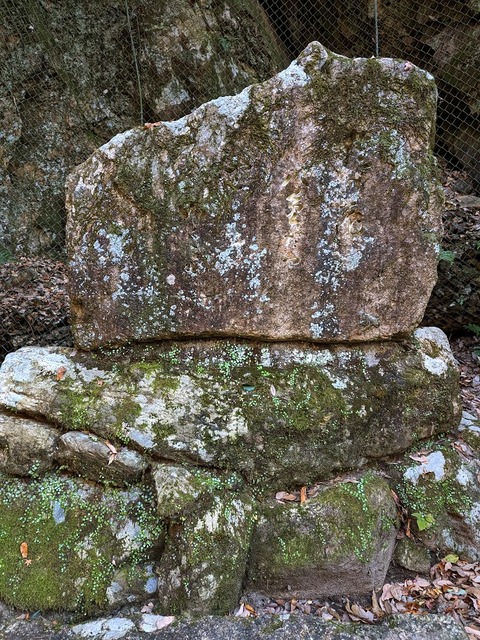 17.野村伯月句碑