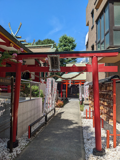 椋白龍社と稲荷神社