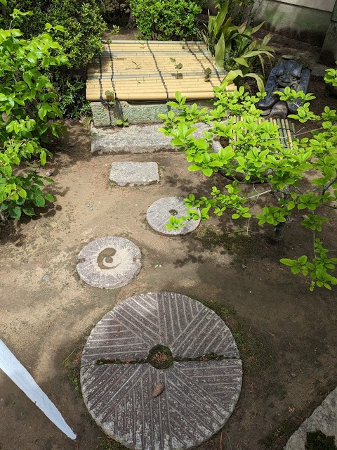 塔頭宝生院井戸と石