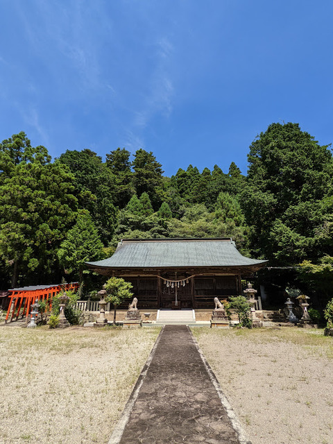 境内と本殿