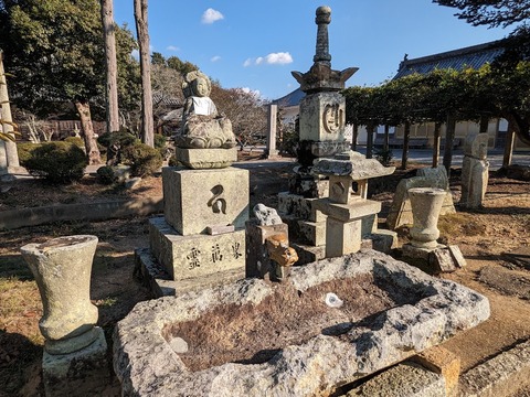 07宝篋印塔と地蔵