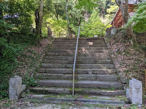 中門から境内へ