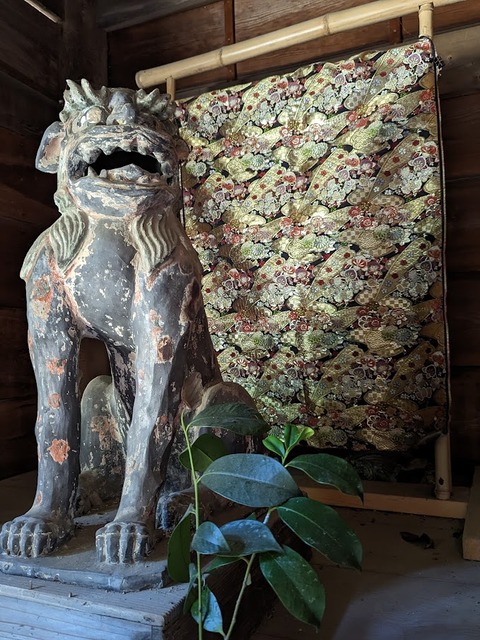 櫻門内の狛犬
