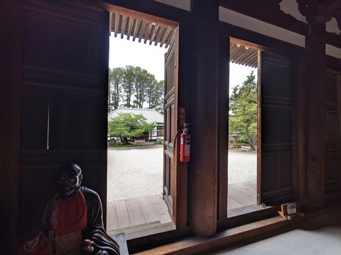 本堂内4