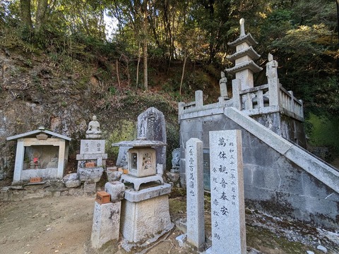 境内西側