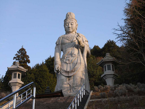 壷坂の燈篭