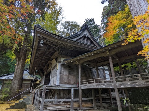 妙見堂から社務所側へ