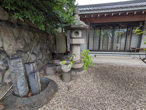 09.灯篭と石