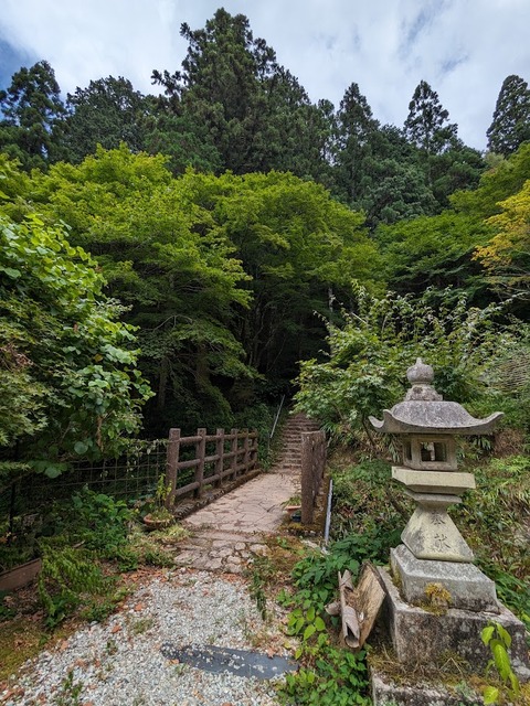 境内から奥へ