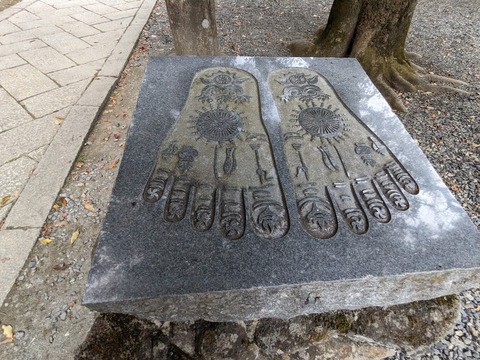 19.仏足石