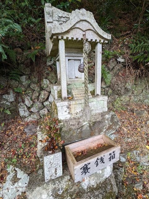 03.石の祠